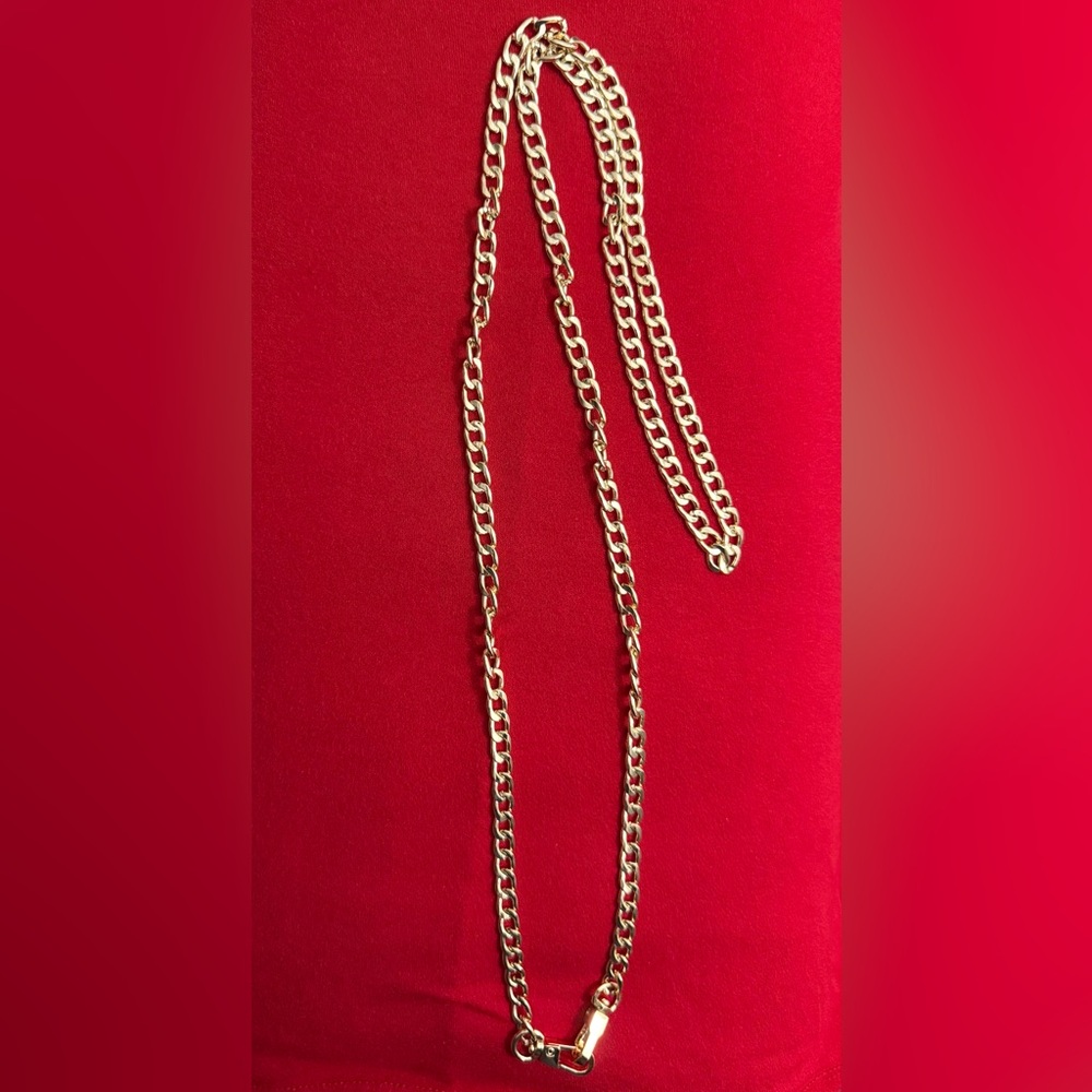 Gold Chain accessory - Picture 3 of 3